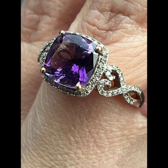 ✨ HP ✨ Amethyst Ring ✨ w/ Real Diamonds ✨ - Picture 1 of 9